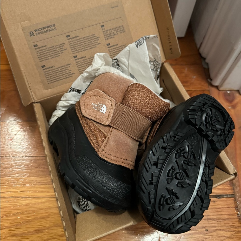 *Brand New* The north face toddler alpenglow snow shoe
